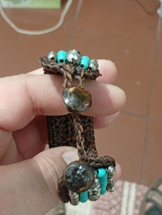 Pulseira toda feita a mão para braço ou para prender cabelo