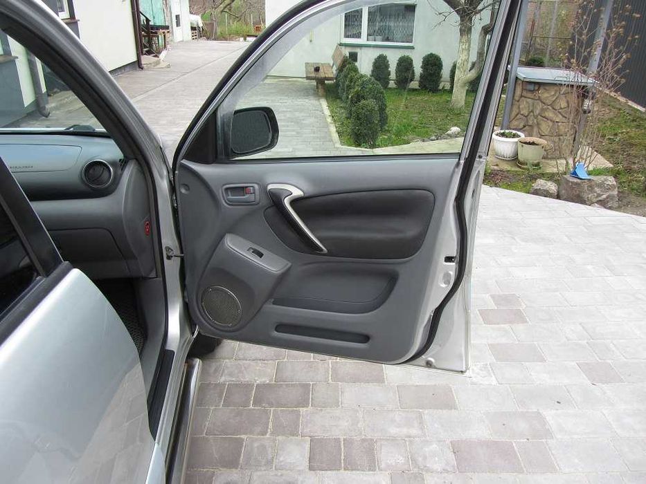 Toyota RAV4 2002 II покоління 2.0i MT (150 к.с.) 4WD