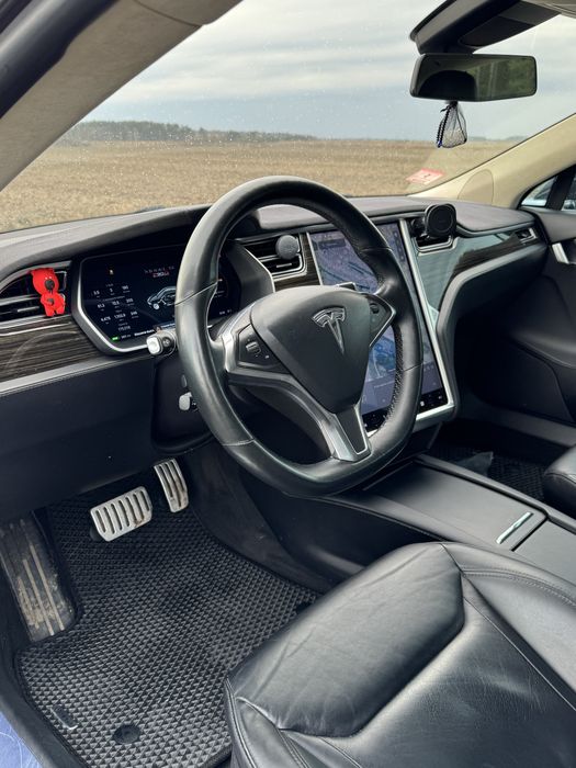 Продам Tesla model S 2016