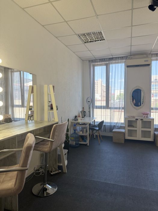 Аренда места визажиста бровиста мастера по прическам/плетению