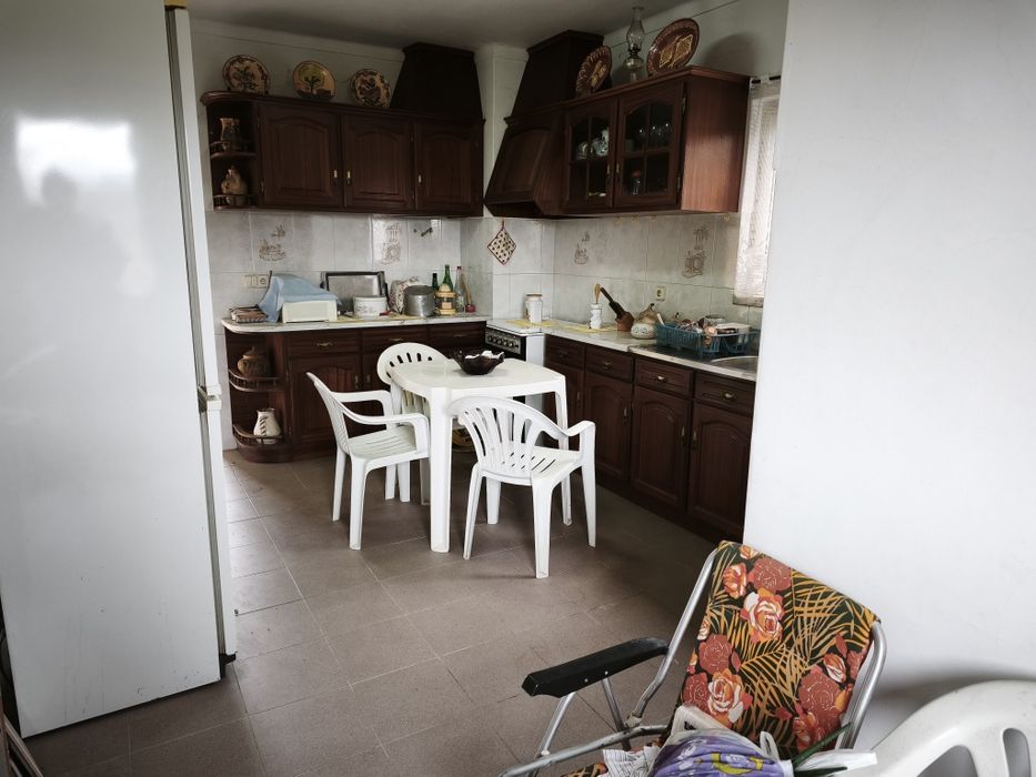 Moradia rústica T2 
Dois quartos 
Duas casas de banho 
Sala de estar