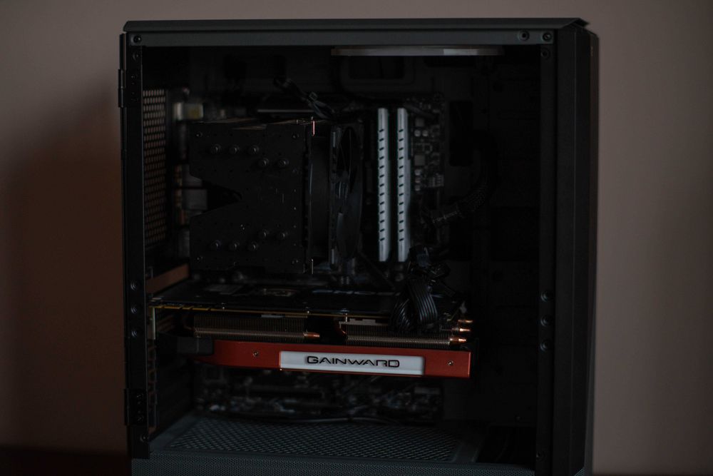 Komputer stacjonarny / Ryzen 5 3600X / GTX 1080Ti / 16GB 3600MHz /M.2