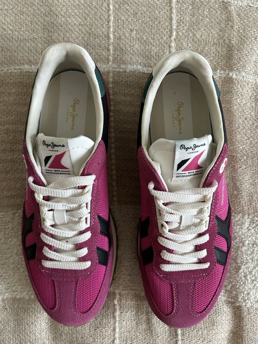 Rożowe sneakesry z zamszowymi detalami Pepe Jeans