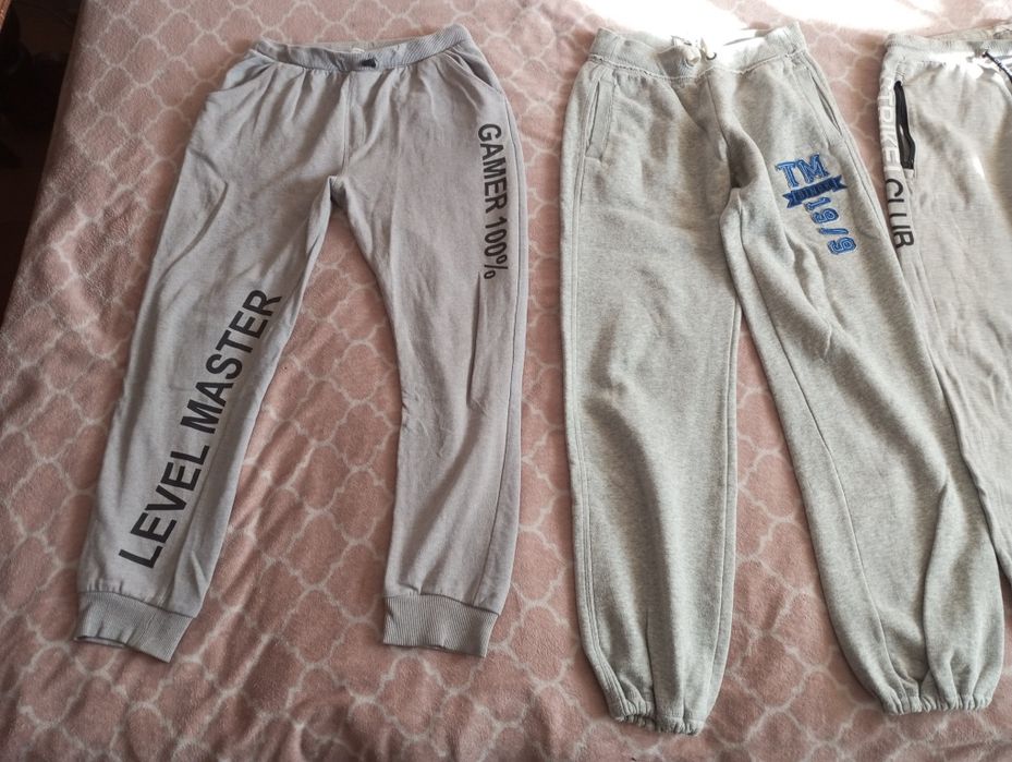 Spodnie dresowe 146/158 4szt