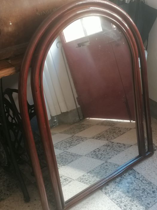Mesa e espelho em bambu