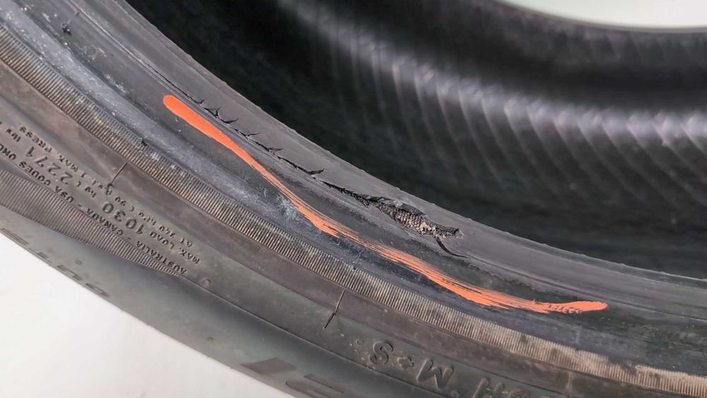 Комплект шин R21 285/40 Pirelli scorpion zero