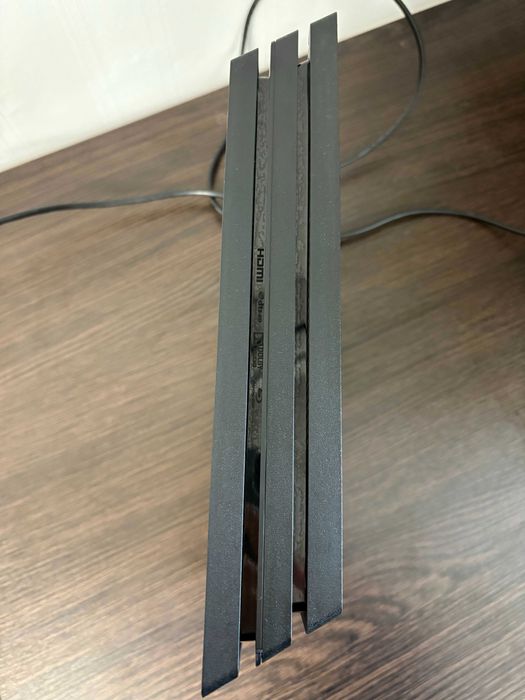 Sony PlayStation 4 PRO (1TB) + підставка + камера (PS Camera V2)