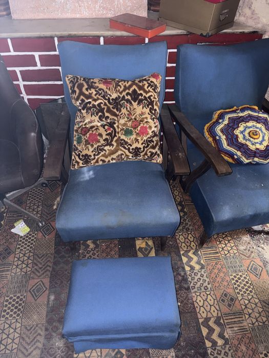 Par de Poltronas e Descanso
