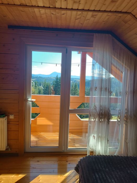 Відпочинок в Яблуниці біля Буковеля  з видом на Говерлу і Петрос