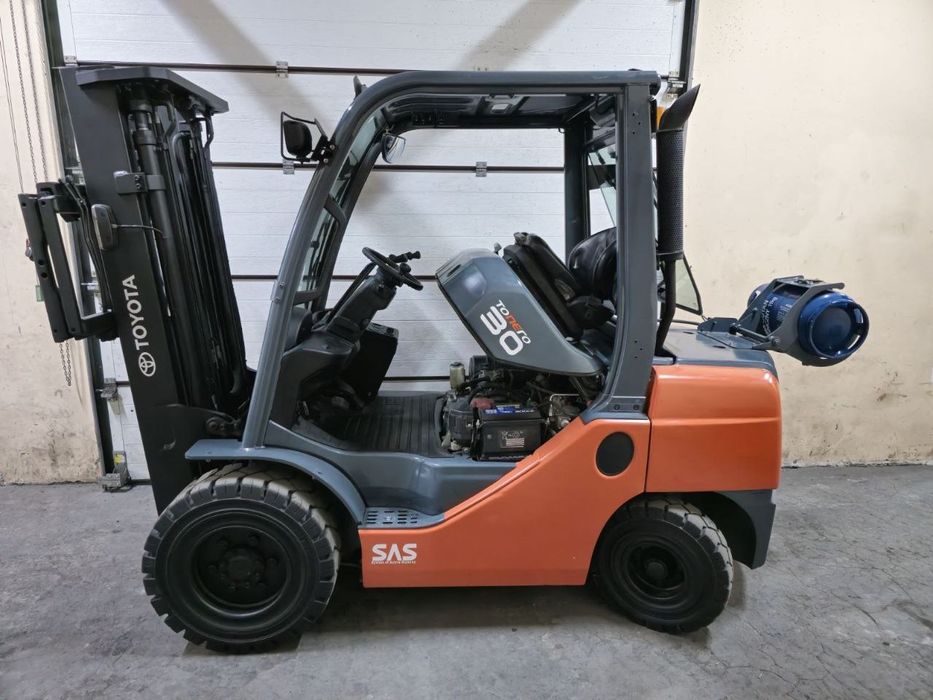 Навантажувач вилковий, газовий 3.0 тонни
Toyota 02-8FGF30