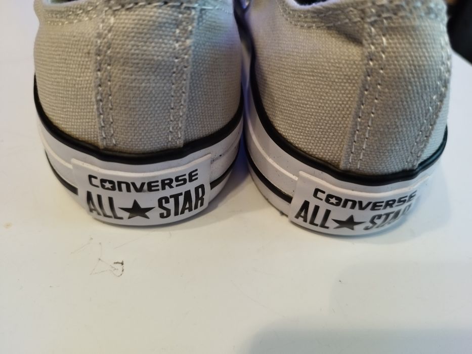 Tenisówki firmy Converse .