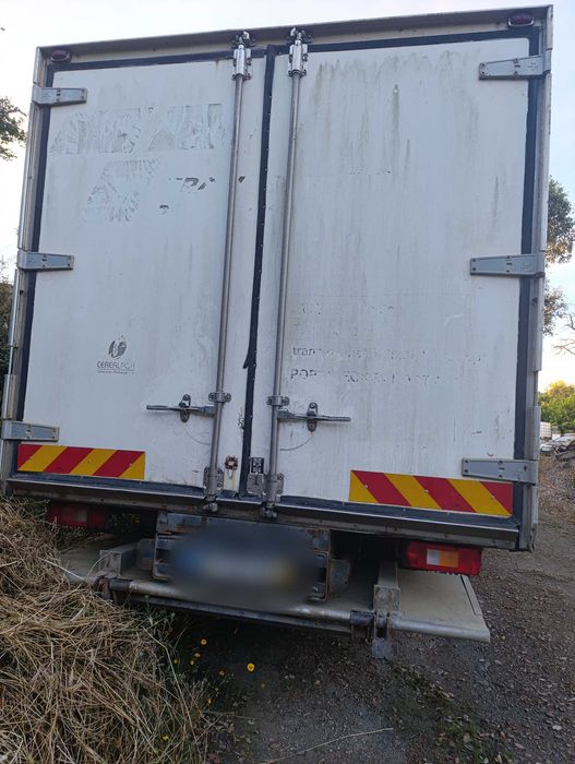 Camião Volvo FL L12 euro 3  com caixa isotérmica e plataforma de 2005 - oportunidade