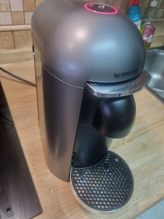 Máquina nespresso Vertuo Titanium