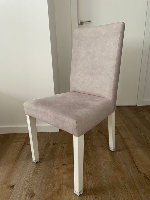 Conjunto de mesa extensivel e 6 cadeiras em veludo