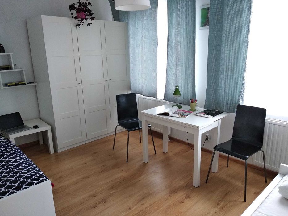 Duży pokój jednoosobowy–Kurdwanów-Wola Duchacka przy pętli (nowy blok)