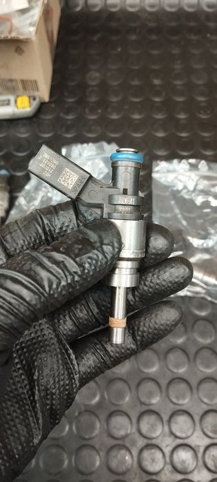 Паливні форсунки Audi a6c6 2,8 FSI