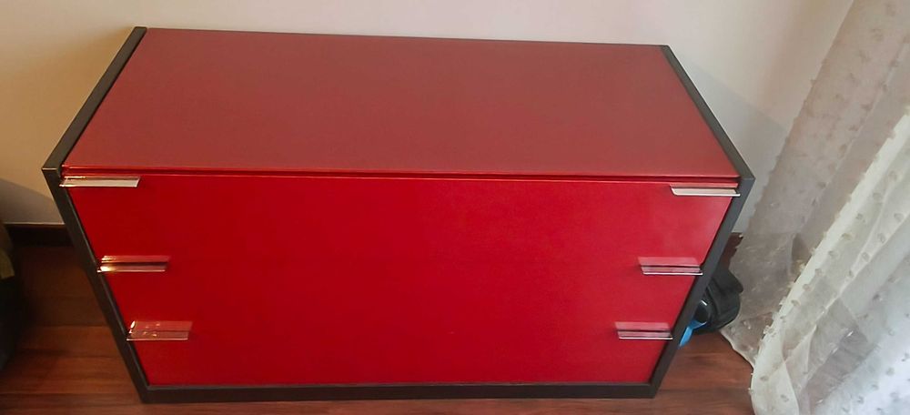 Cómoda em bom estado - Design Moderno
