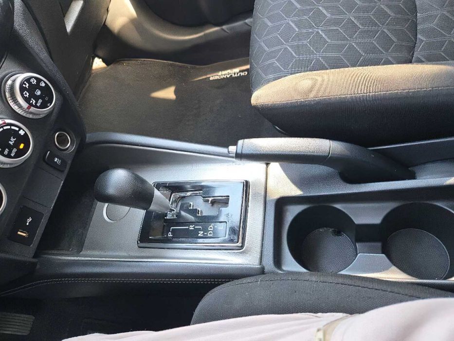Mitsubishi Outlander Sport ES      2021