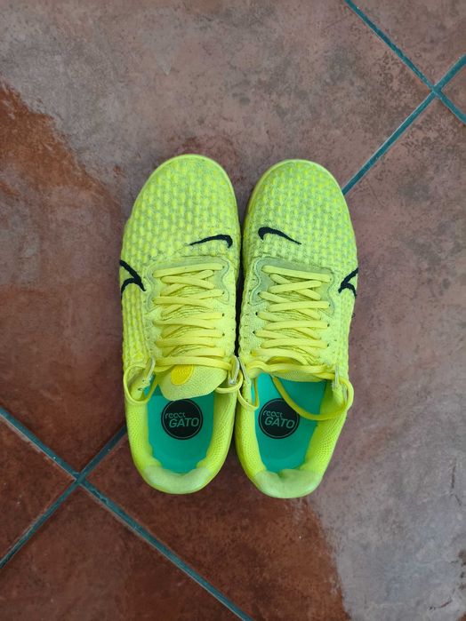 Sapatilhas amarelas da Nike