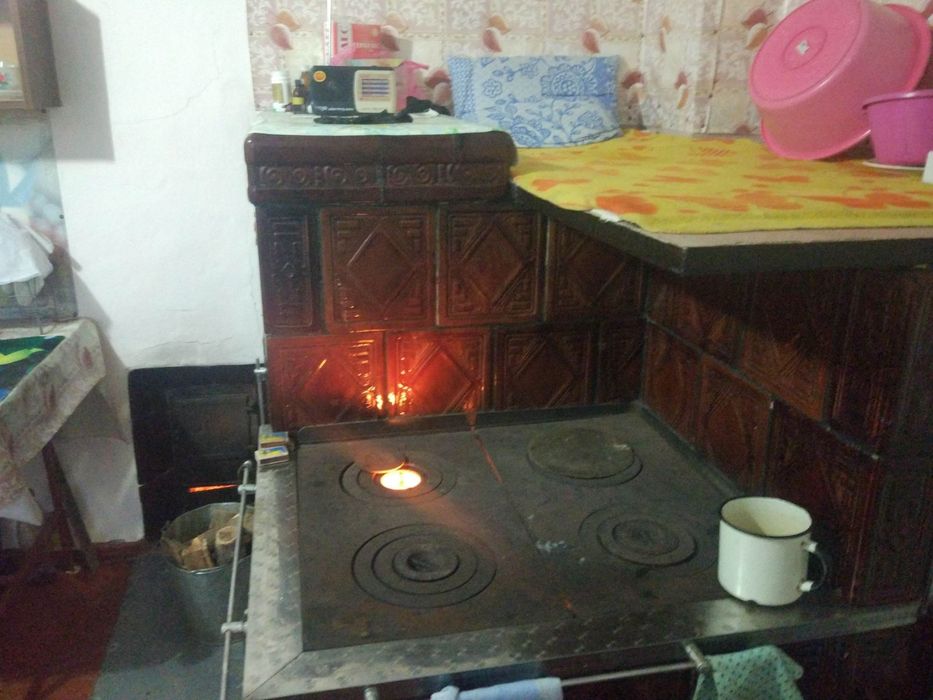 Продам 4 кімнатни будинок 35 км від Чернівців ,село Ржавенці