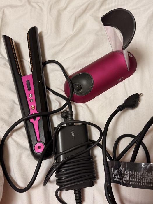 Вирівнювач волосся dyson