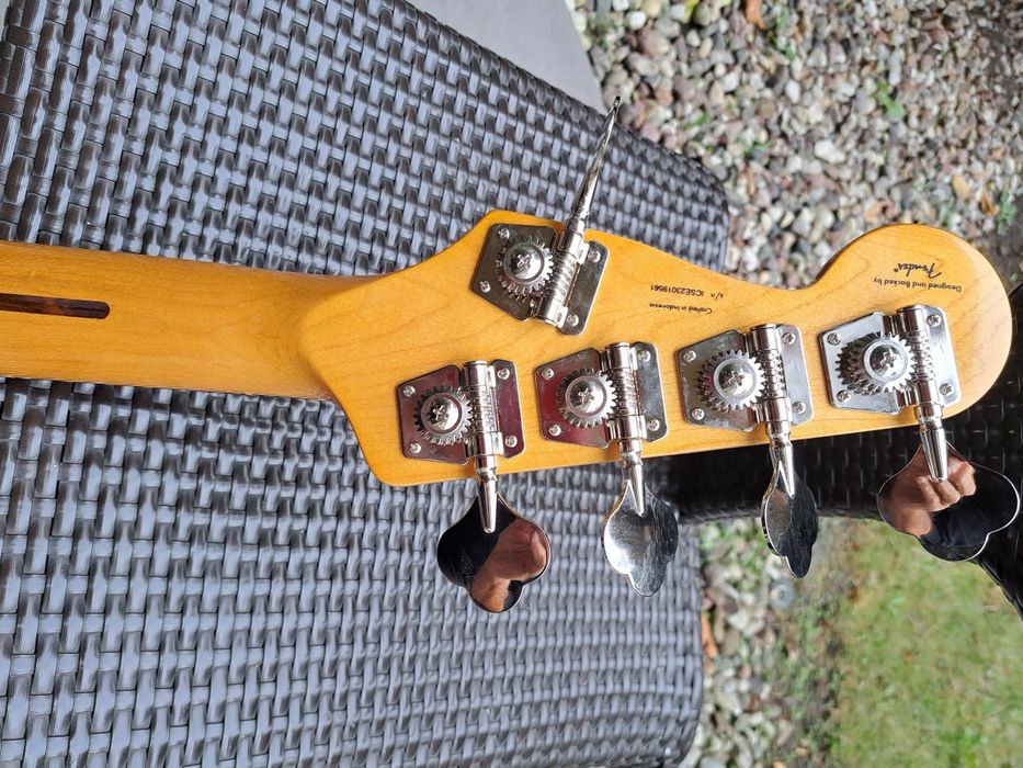 Gitara basowa  Squier 5