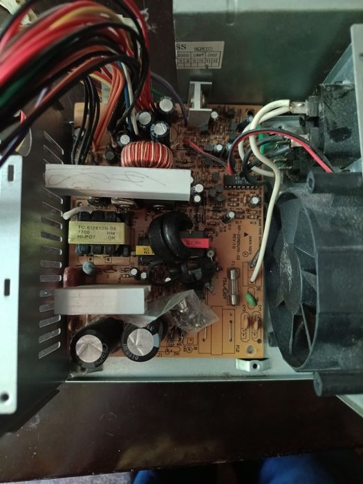 Блок живлення ПК. 1/0.5А.