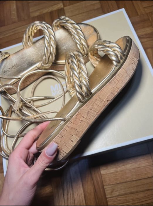 Sandálias plataforma MK