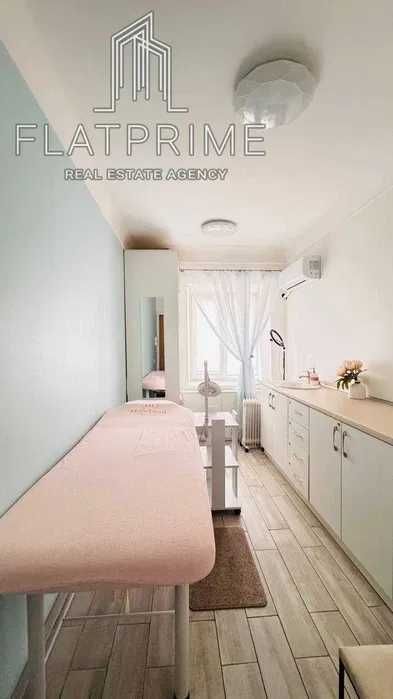 Центр продаж окреме приміщення кабінет з ремонтом