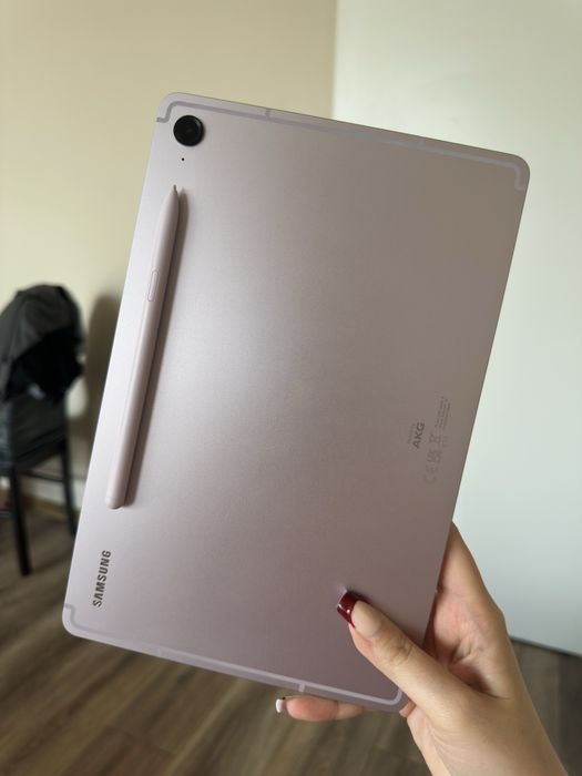 Samsung Galaxy Tab S9 FE 10.9” 6/128 GB Wi-Fi fioletowy + S Pen + 3 etui + klawiatura | Stan idealny
