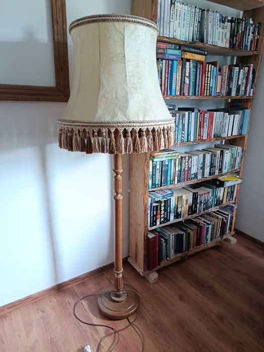 Lampa nocna stojąca z mebli holenderskich