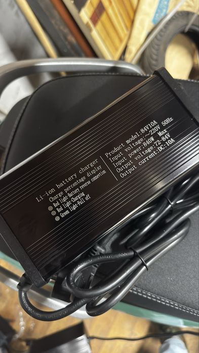 Зарядний пристрій 10А для электроскутера та іншої техніки 220 84