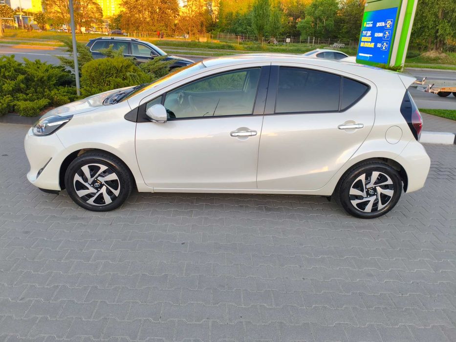 Продам Toyota Aqva 2020 гібрид 360 камери