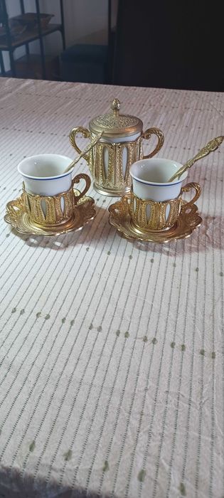 Conjunto antigo 2 chávenas e açucareiro