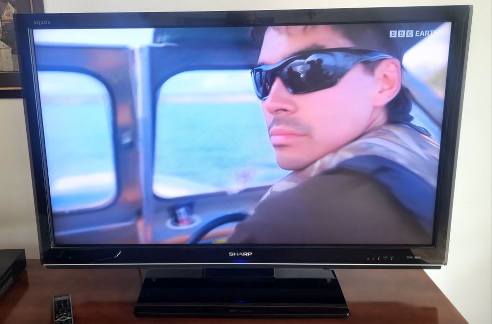 Telewizor Sharp Aquos LC-46XL2E LCD Full HD + pilot