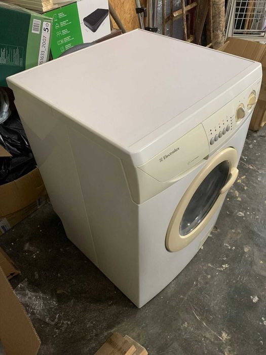 Máquina de lavar roupa Electrolux – usada