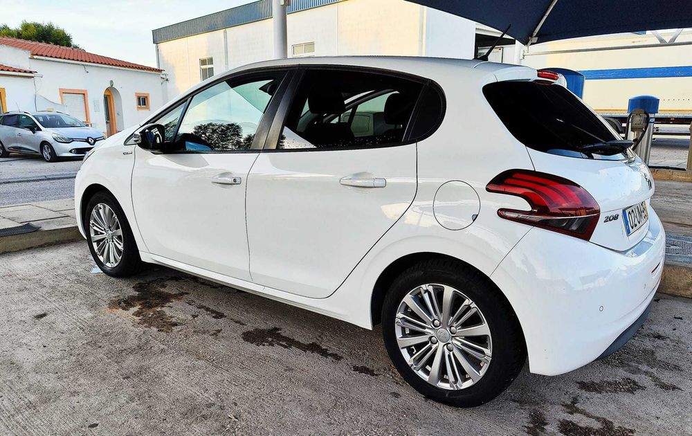 Peugeot 208 1.2 PureTech Signature / Style, Ano 2018