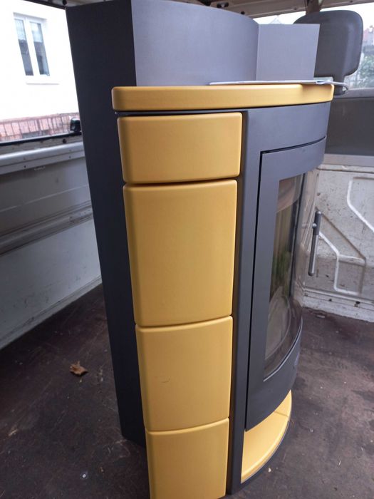 Piec wolnostojący marki Buderus 8 kw