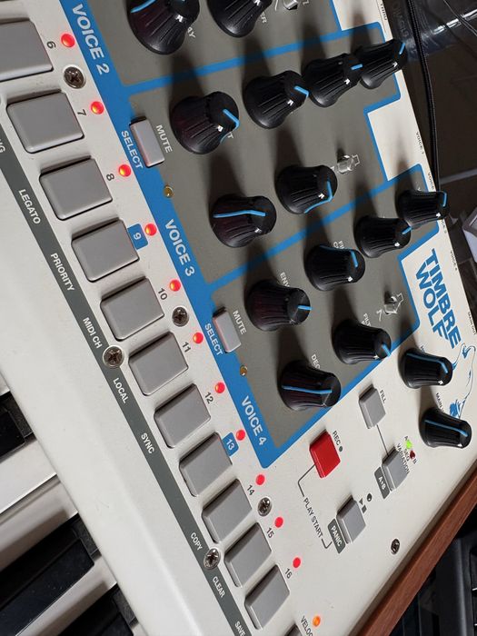 Akai Timber wolf sintetizador