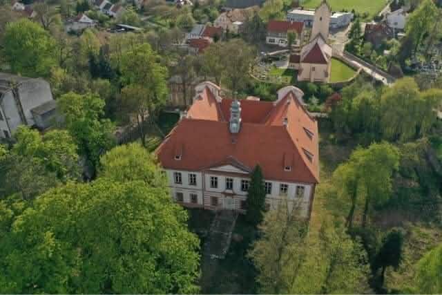 Pałac w Snowidzy na sprzedaż