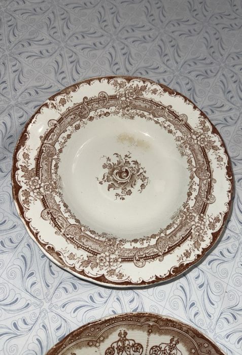 Pratos antigos Sacavém castanho vintage