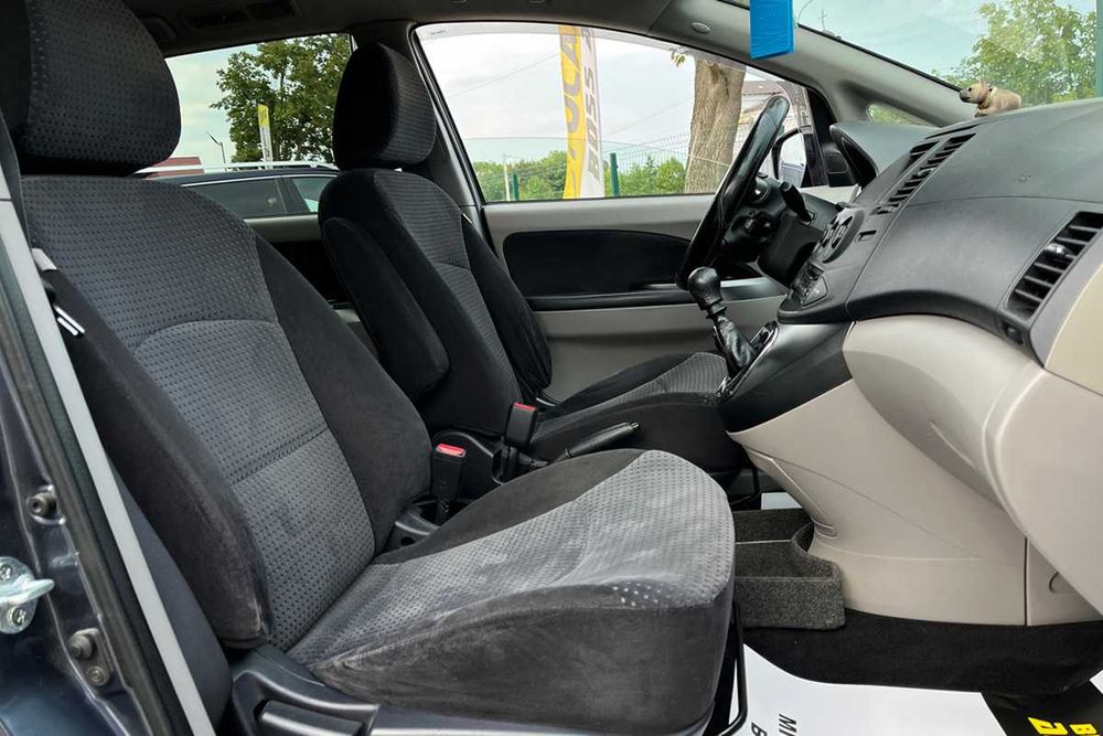 Mitsubishi Grandis 2005