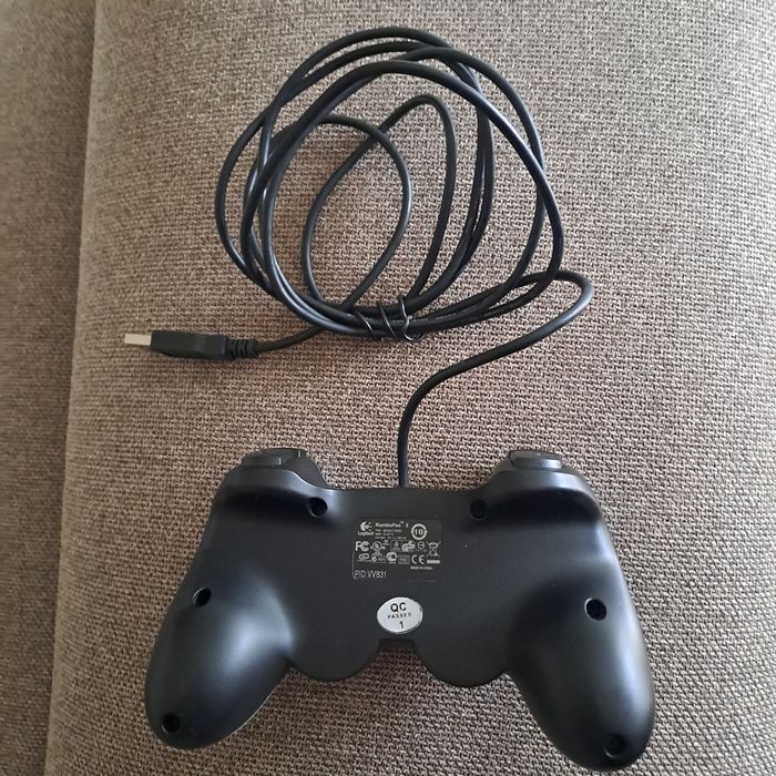 Gamepad - Logitech Rumblepad 2