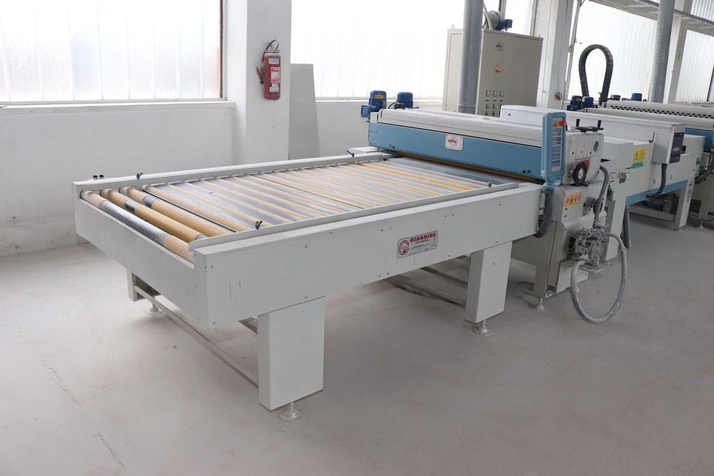 Покриття лаком, фарбування МДФ, ДСП, фанери, Гіпсокартона.