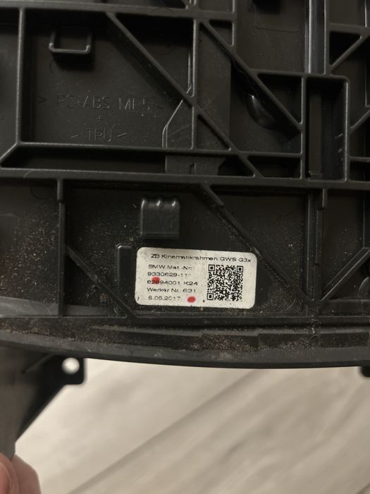 Кришка з ліфтом центральної консолі bmw g30