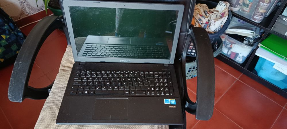 Portátil Asus X551m (avariado)