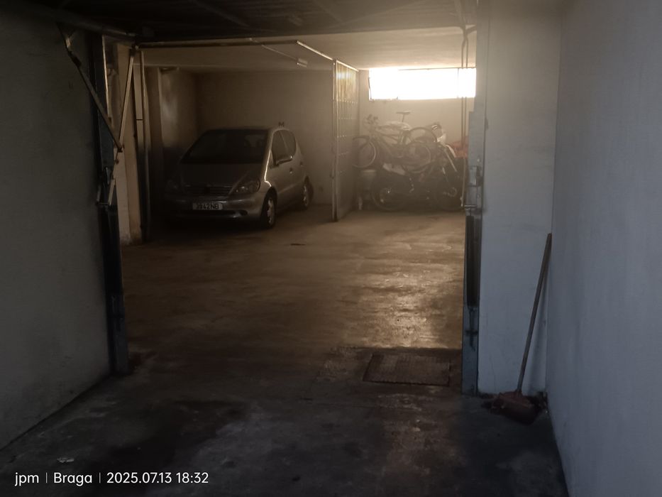 Garagem Braga, fechada.
