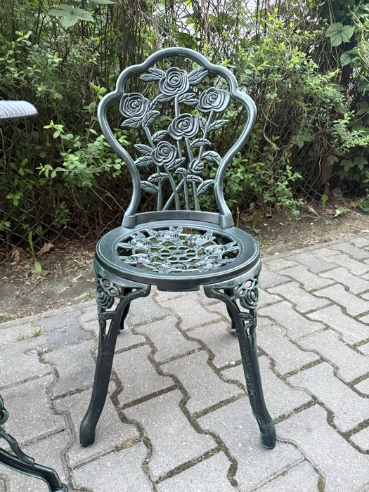 Metalowy zestaw ogrodowy Stolik z dwoma krzesłami