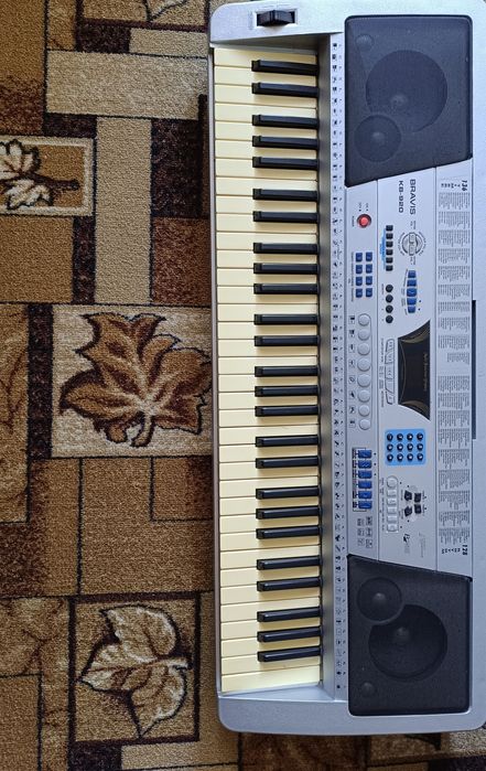 Продам синтезатор Bravis КВ 920