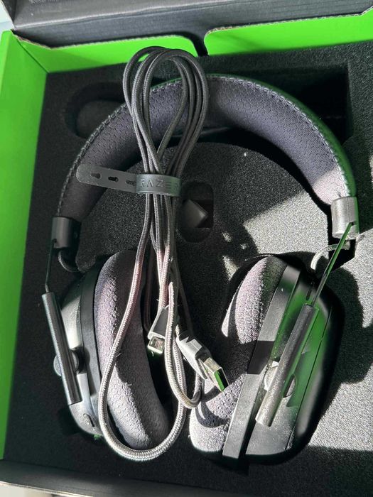 Combo Microfone Razer Seiren Elite e RAZER BlackShark V2 Pro